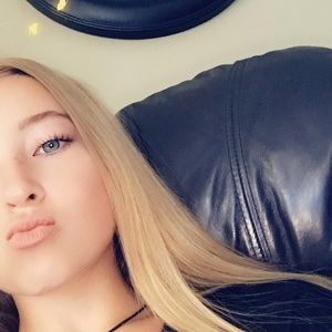 Meet your Posher, Sloan